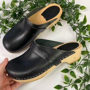 Swedish Hasbeens Husband Black Leather Clogs- Size 39/ US 9